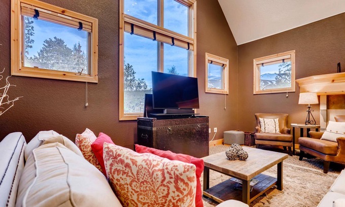 Historic District House | Ridge Street Cottage: Pet-Friendly, Hot Tub, Steps from Main St, Downtown
