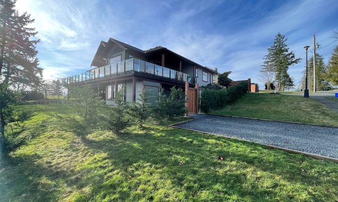 Campbell River House | Ridge View Suite Seascape Panorama with Covered Deck
