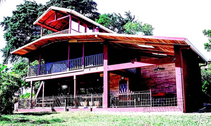 San Rafael de Heredia Ski Chalet | Right Around the Corner, Near Everywhere You Want to the Heredia Hills