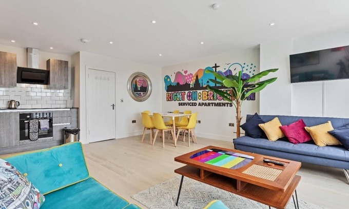 Montpelier Apartment | Right On : Bright On Apartment 1E | By My Getaways