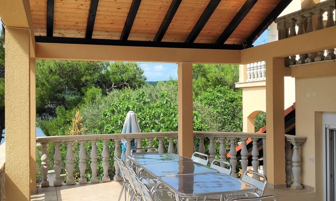 Krusevo Apartment | Right on the beach - ideal for a family vacation. No pets allowed.