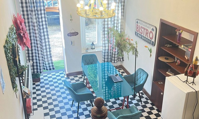 Uebach-Palenberg House | Rimburg Castle - Enjoy your vacation in the Steve Mc Queen apartment