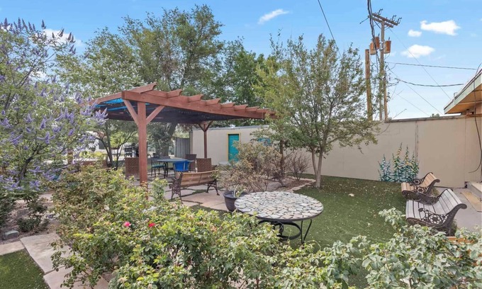 Williamsburg Hotel | Rio Grande Motel