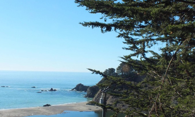 Albion House | Rio Luna - Where the Majestic Navarro River Meets the Rugged Pacific Ocean