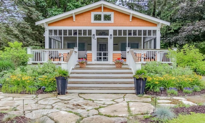 Saugatuck House | Rise n Shine
