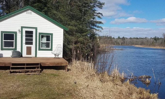 Pine River Cabin | River Cabin on the Pine River- Adult only