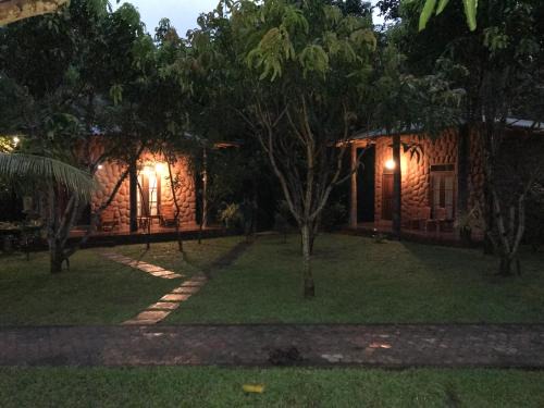 Udawalawa Hotel | River Cottage Safari