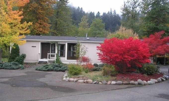 Westfir Cottage | River Front Cottage on the Middle Fork of the Willamette River