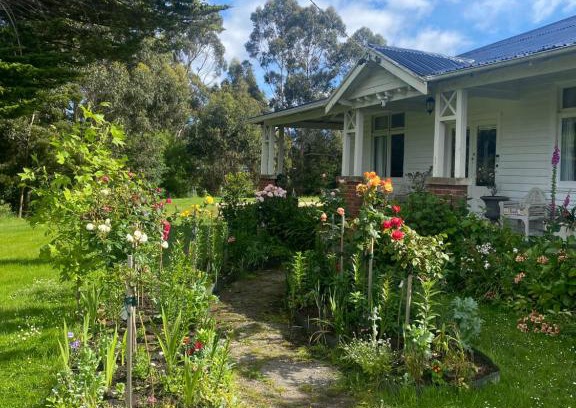 Huonville House | River Front Estate