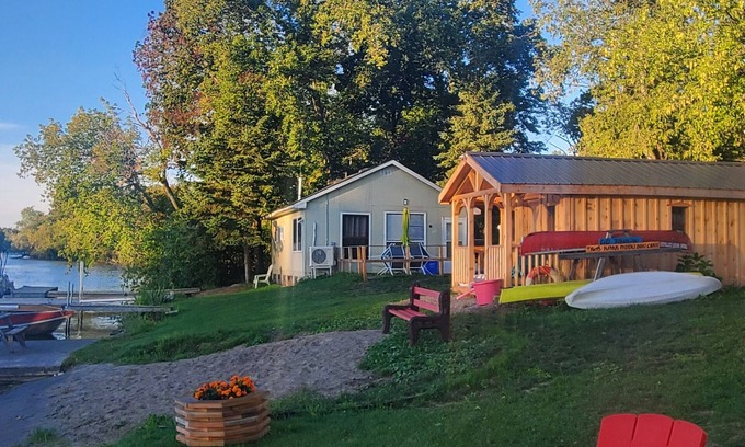 Hastings Apartment | River Front Studio on Trent River