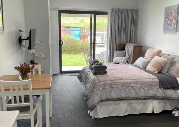 Axedale Bed & Breakfast | River Gardens Axedale Motel Room