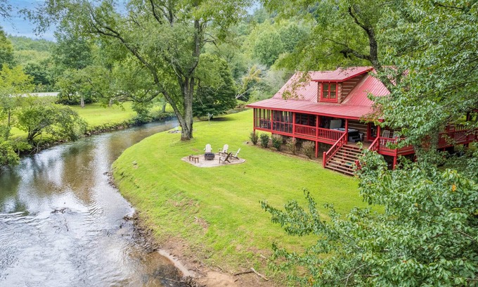 Suches Cabin | River Haven - Elegant Cabin Tucked Away on the Toccoa River