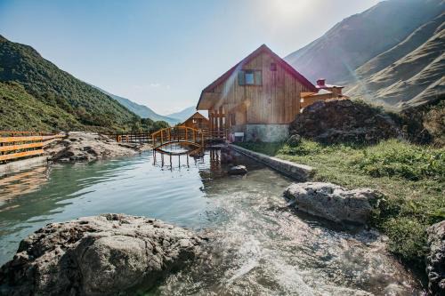 Juta Hotel | River house