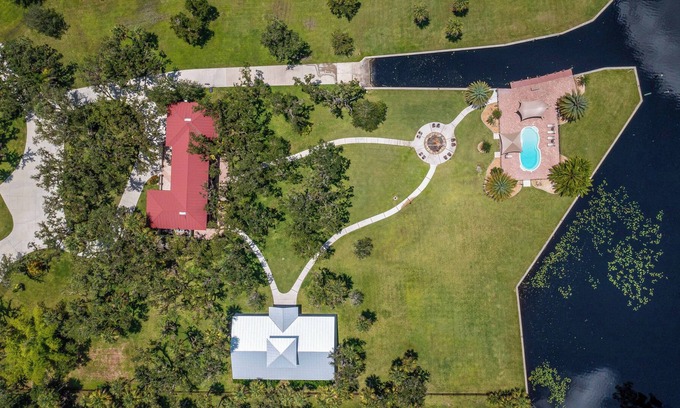 Alva House | River House Retreat, "Our Happy Place".