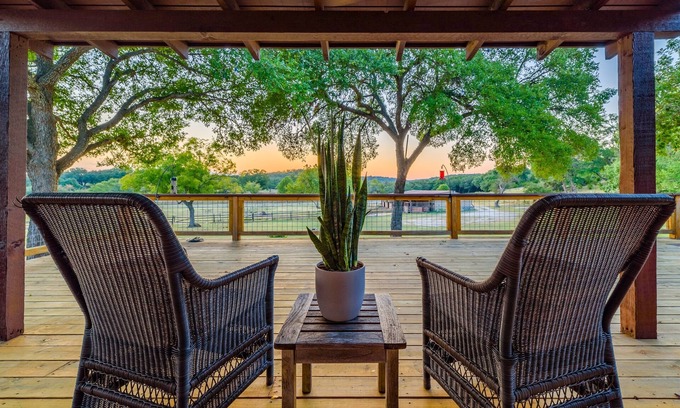 Ingram House | River l Resort Pool l Lake l Firepit l HOT TUB