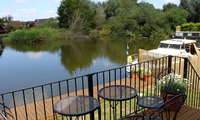 Isleham Cabin | River Lark Lodge