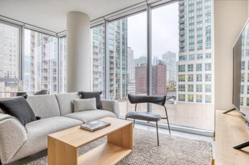 Near North Side Apartment | River N 1BR w Gym Pool WD nr L CHI-124