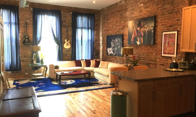 Near North Side Apartment | River North's Rock N' Roll - In The Heart of the City