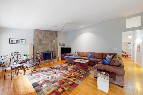 Rio Nido House | River Paradise