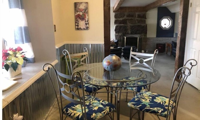 Madison House | River Views from Every Room! Clean, Newly Remodeled, Full Kitchen