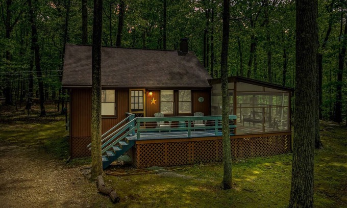Great Cacapon Cabin | River Walk Cottage - Hot Tub | Pets | Fire Pit | Grill |River Access