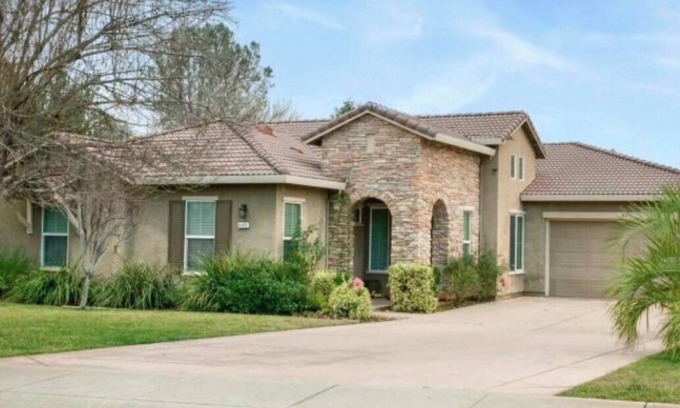 South Bechelli House | Rivercrest Branch House