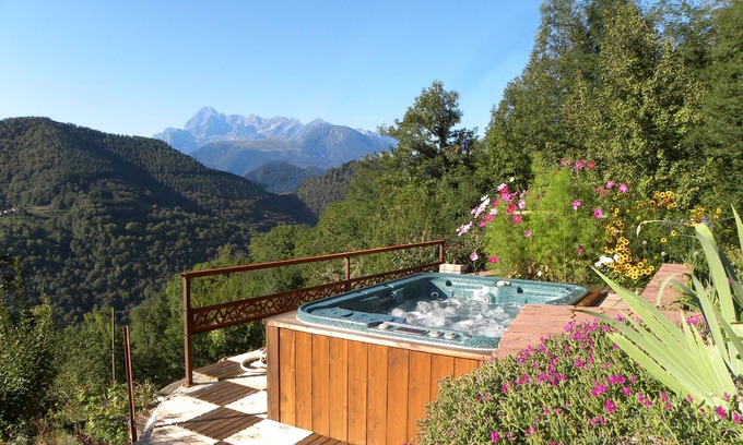 Riverenert Cottage | Riverenert: average house south mountain