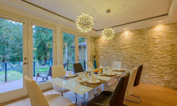 District of North Vancouver Bed & Breakfast | Riverfront Bed and Breakfast