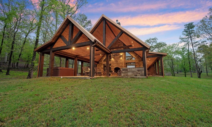 Golden Resort | Riverfront Cabin, Bunkhouse & Saloon-160 Acres/ATV Trails!Kayaks Provided!