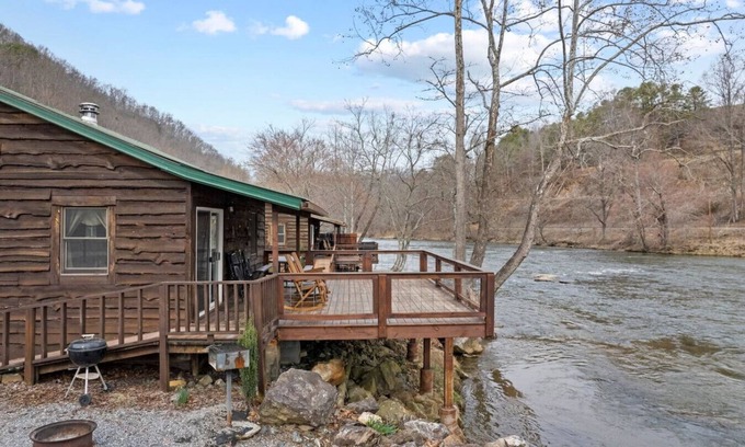 Dillsboro Cabin | Riverfront Cabin, Mountain Views, Fishing, and Rafting!