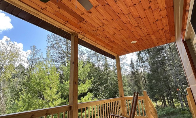 Luzerne Cabin | Riverfront Cabin: The Cozy Southern Brook Trout Lodge