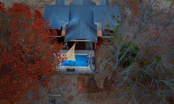 Golden Cabin | Riverfront/HeatedPool/GameRoom/Kayak/Tube