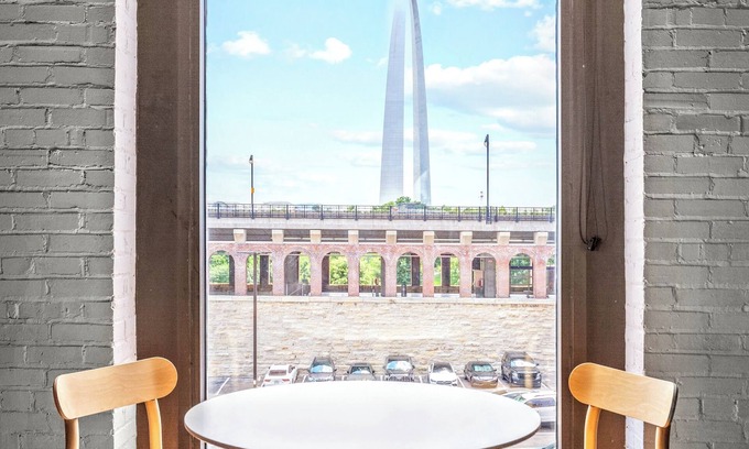 Mitchell Apartment | Riverfront Loft - Arch Views - Onsite Fitness Center