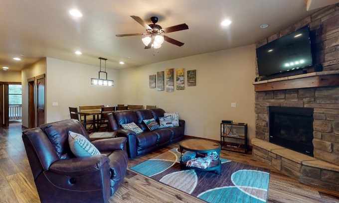 Silverthorne House | Riverfront Retreat & River's Edge Townhome