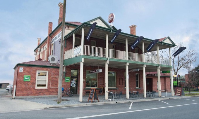 Holbrook Hotel | Riverina hotel