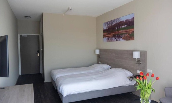 Ooij Hotel | Riverside Adventure Hub: Hike, Bike, Relax and Explore Vibrant Nijmegen Easily
