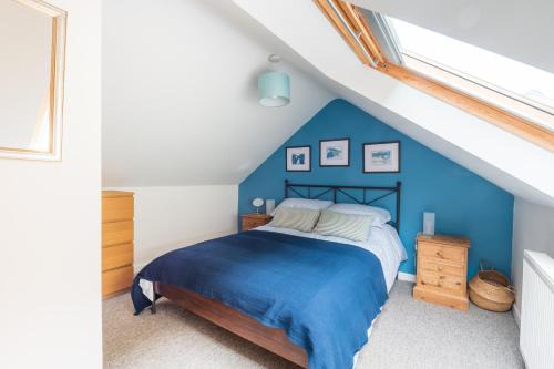 Solva Apartment | Riverside Bothy In Heart of Scenic Harbour Village