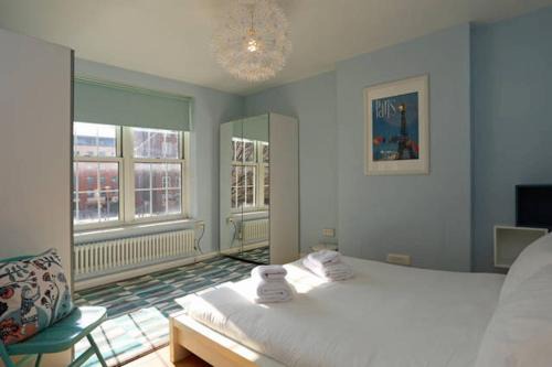 Greenwich West Apartment | Riverside Cutty Sark 2BD Retreat