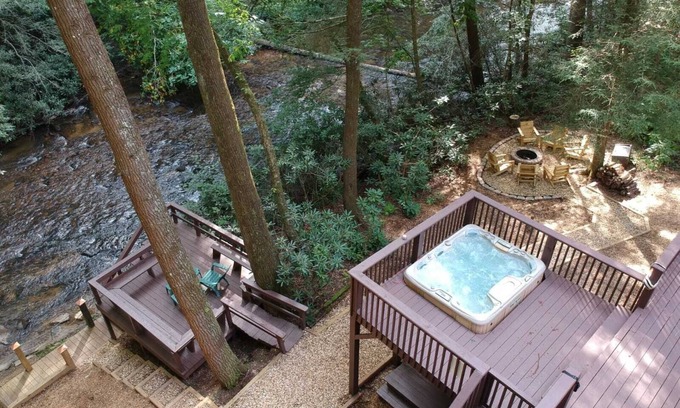 Cashes Valley Cabin | Riverside-Dog Friendly-Fenced Yard-King Suites-Hot Tub-10 Minutes to Downtown