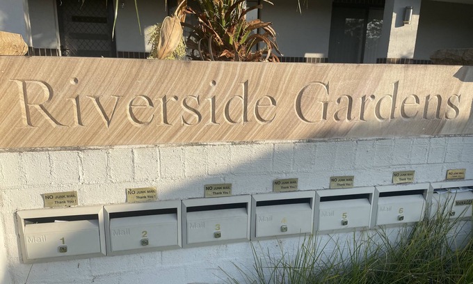 Emu Plains Villa | Riverside Gardens, pet friendly