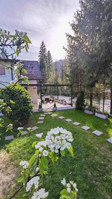 Ig House | Riverside Guesthouse