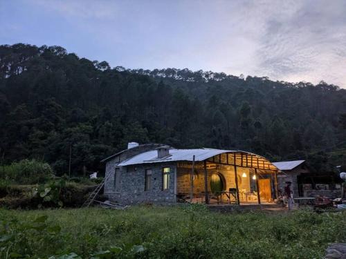 Bhimtal House | Riverside Hobbit House 10mins from Bhimtal