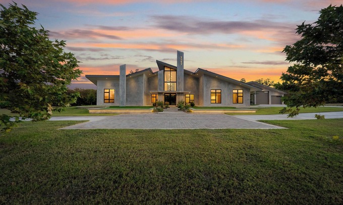 Hunt House | Riverside Luxe Pool Game Room Grand Piano
