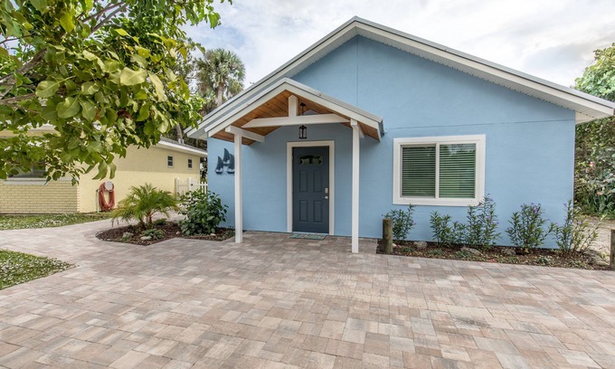 Roseland House | Riverside Luxury Retreat - Pelican Landing