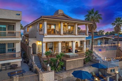 Bullhead City House | Riverside Retreat- Spacious 5-Bedroom Getaway in Bullhead City!