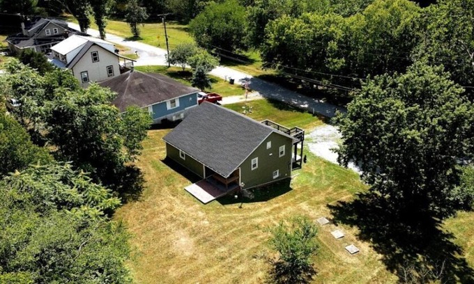Hagerstown House | Riverside Retreat Sum