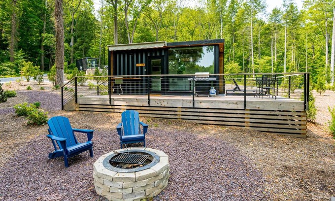 Rileyville Apartment | Riverside Tiny Cabin w Hot Tub, Fire Pit, & Kayaks