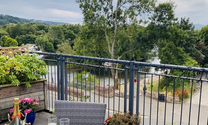 Balloch Apartment | Riverside View, Loch Lomond, Balloch