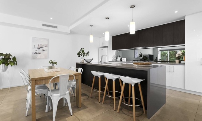 Carrum House | Riverside Villa & Pet Friendly