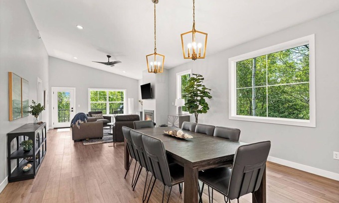 Duluth House | RiverWest Island View -Brand New- Dog Friendly-Sauna-20% off Bike Rentals